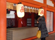 Worshipping in Itsukushima shrine